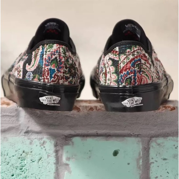 BRAND NEW Vans special edition paisleys - Picture 8 of 16